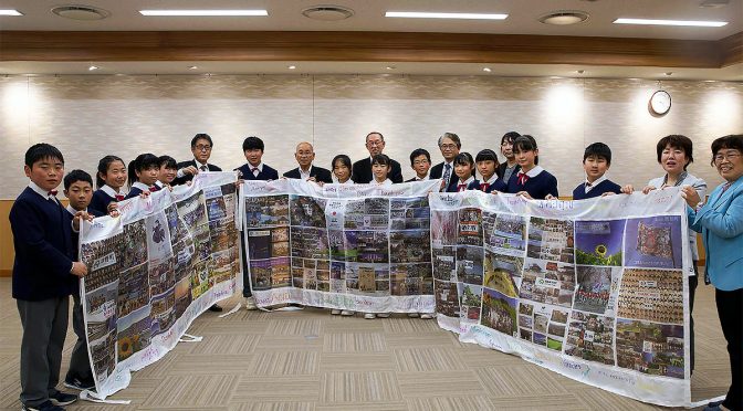 宇宙横断幕が目の前に、7メートルの壮観！